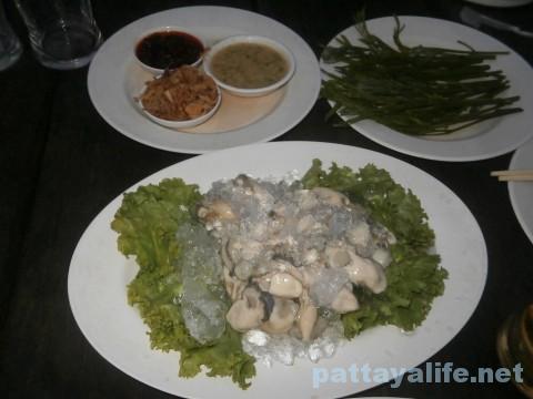 カオトムプラジャンバンの生牡蠣