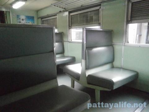 パタヤ行き列車 (1)