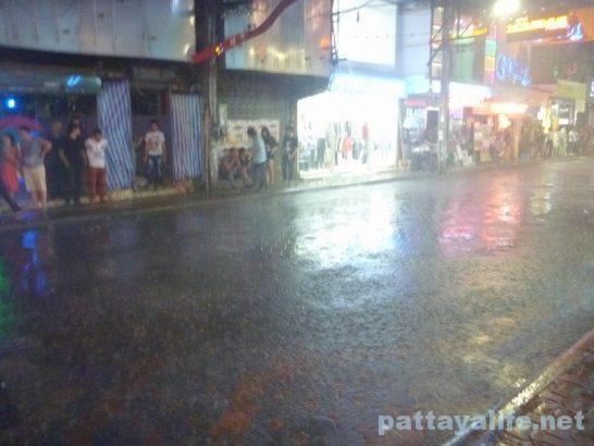 walking-street-raining