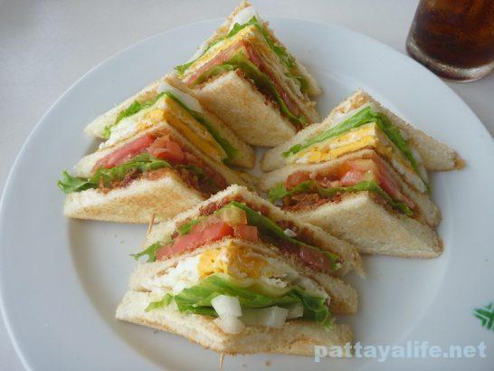 thips-cafe-club-sandwich