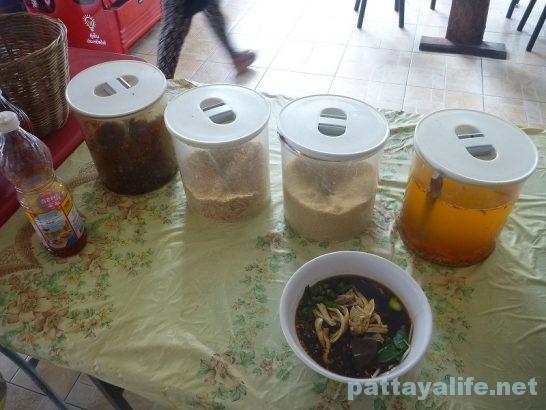 Soi Kophai Chicken noodle soup (2)