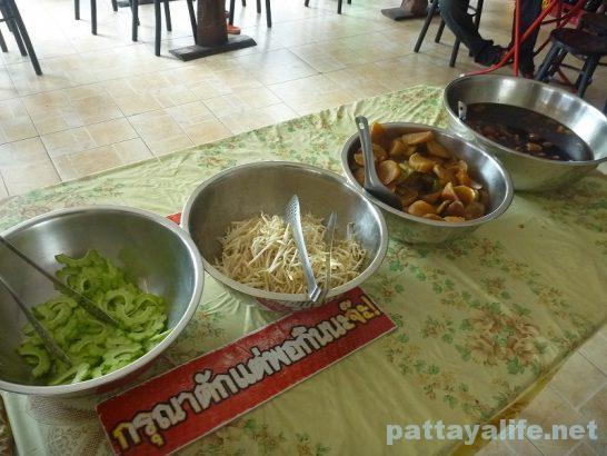 Soi Kophai Chicken noodle soup (3)