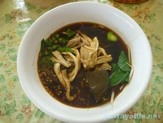 Soi Kophai Chicken noodle soup (4)