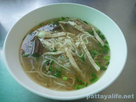 Vietnamese pork noodle soup (3)