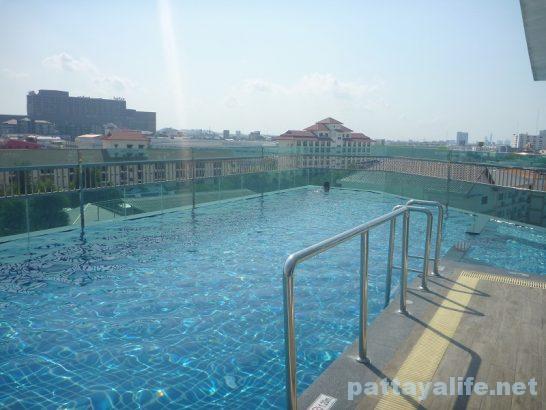 Rooftop Swimming pool