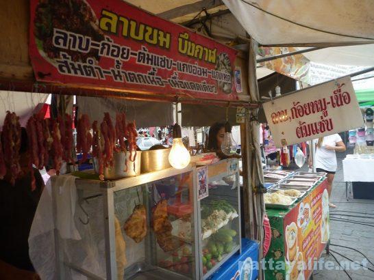Buakhao market nam tok moo (1)