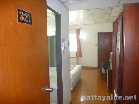 ボススイーツパタヤ Boss suites pattaya hotel (3)