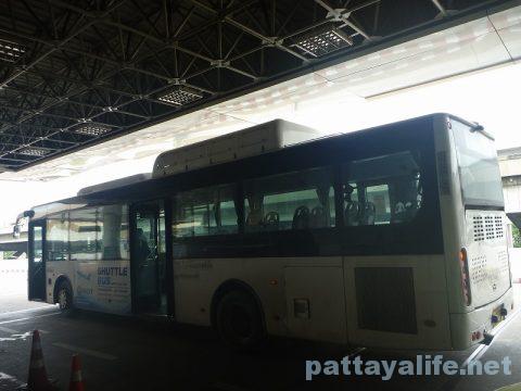 パタヤからスワンナプーム空港経由ドンムアン空港行きバス乗り継ぎ (17)