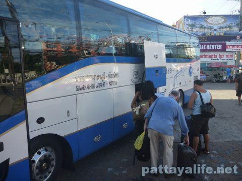パタヤからスワンナプーム空港経由ドンムアン空港行きバス乗り継ぎ (6)