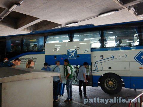 スワンナプーム空港からパタヤへバス (12)