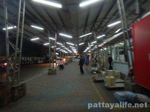 ドンムアン空港からパタヤへバス乗り継ぎ移動 (17)