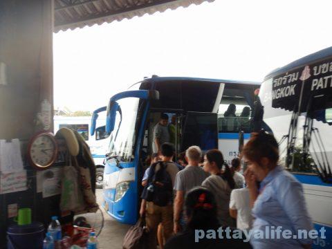 ドンムアン空港からパタヤへバス乗り継ぎ移動 (14)