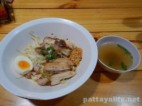 モーファイ屋Nai Poom Tom-Yum Pork Noodle (13)