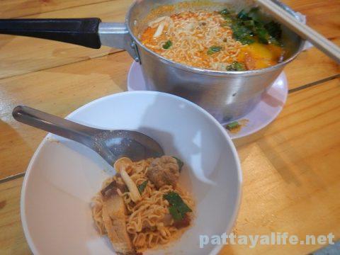 モーファイ屋Nai Poom Tom-Yum Pork Noodle (5)