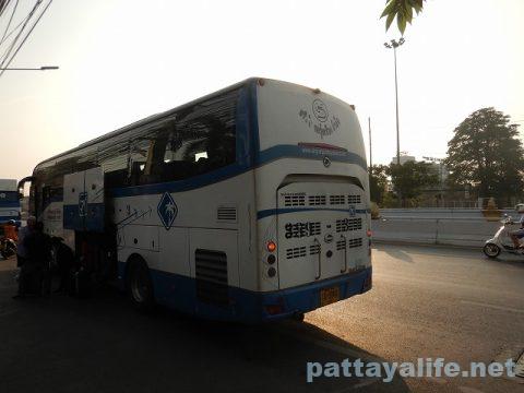 ドンムアン空港からスワンナプーム経由でパタヤへバス (11)