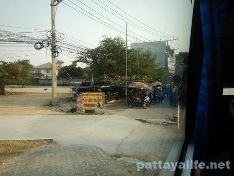 ドンムアン空港からスワンナプーム経由でパタヤへバス (10)