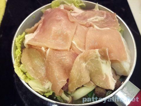 豚肉と白菜とパンガシウス鍋 (1)