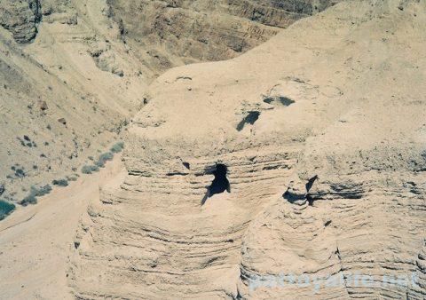死海文書発見のクムラン洞窟